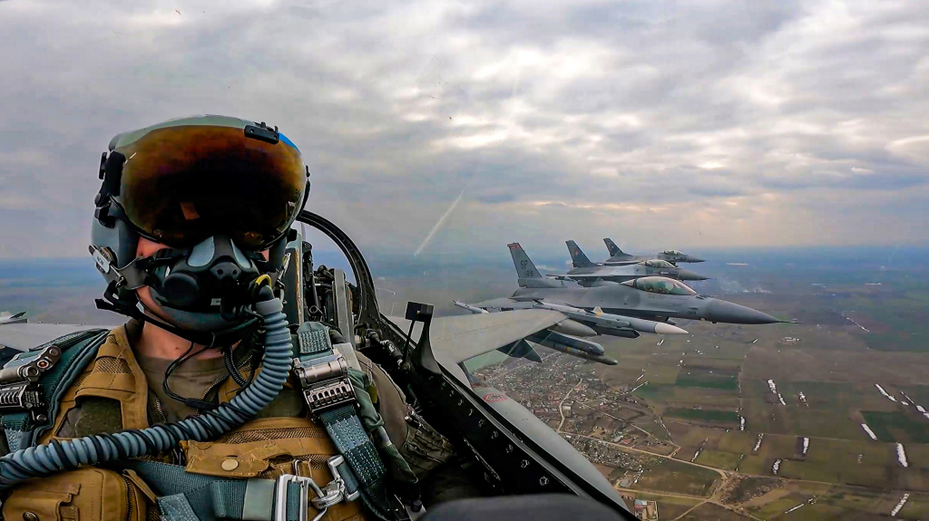 Alas de Acero: La Llegada de los F-16